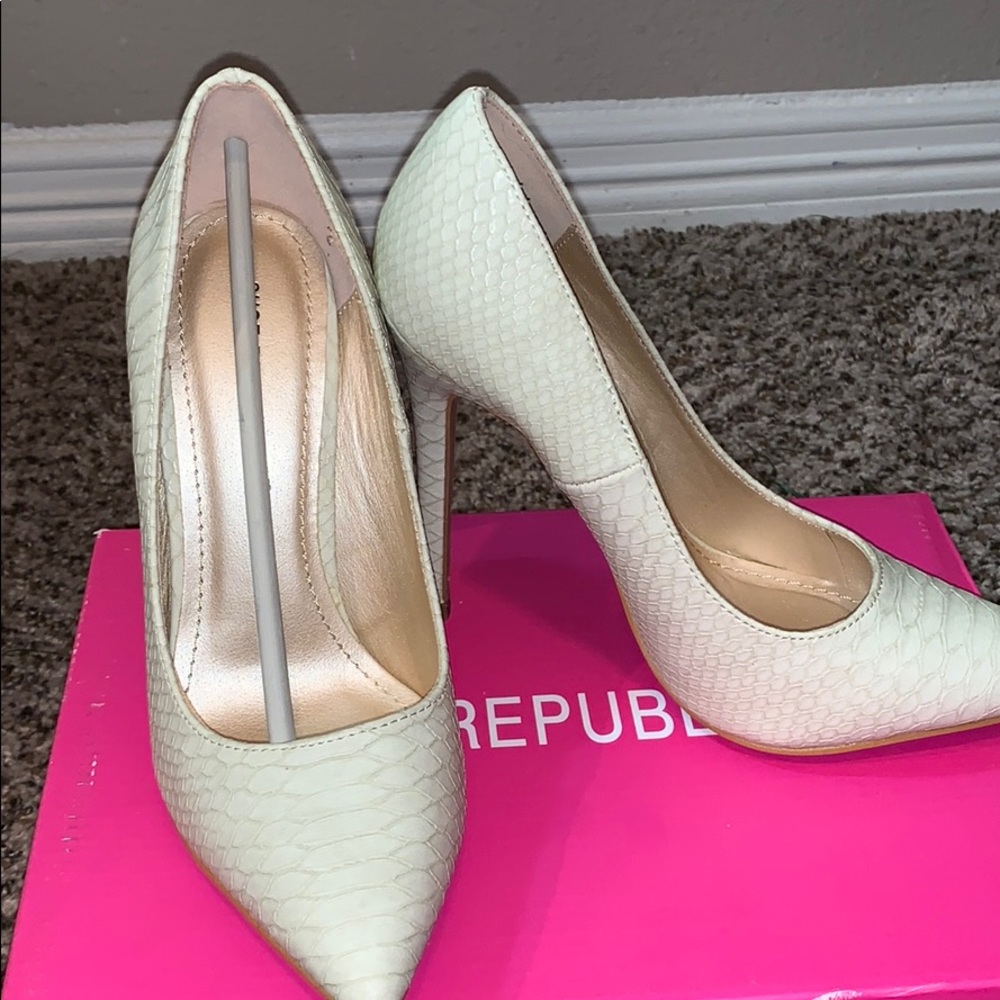 Heels - Picture 2 of 3